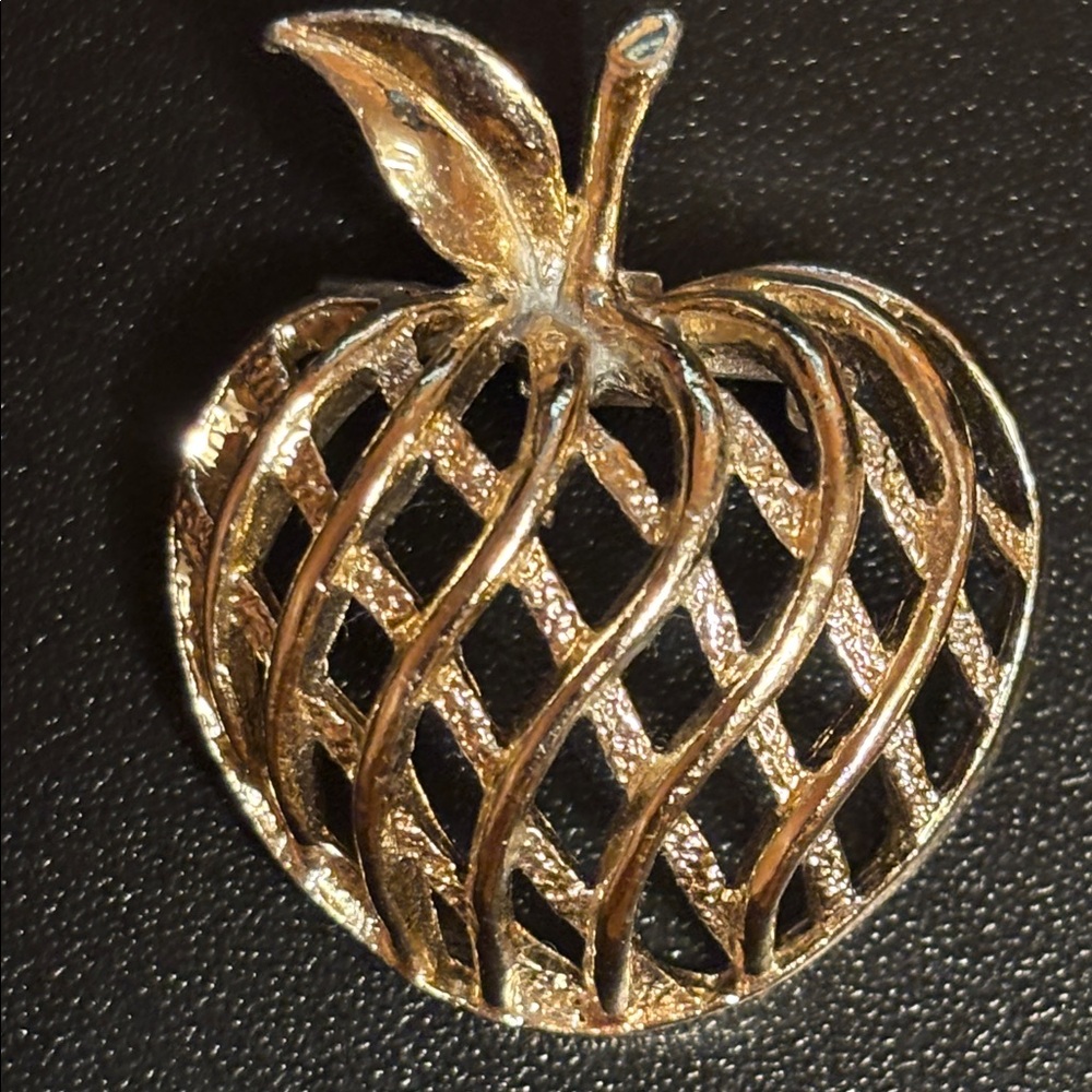Vintage Gerry’s Gold Tone Apple Brooch Lattice Teacher Pin